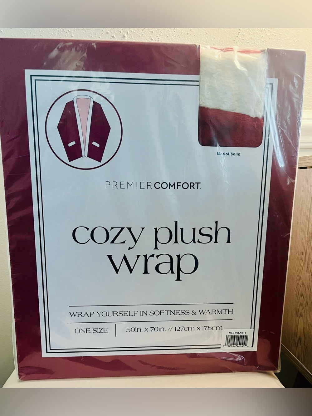 PREMIER COMFORT NWT Cozy Plush Body Wrap with Pockets. One Size 50” x 70” - Picture 2 of 5